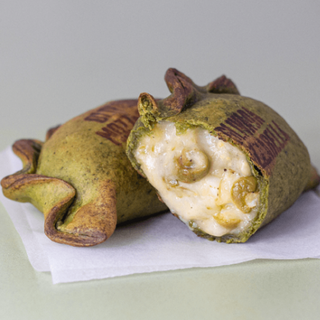 Empanada de Olivada y Mozzarella