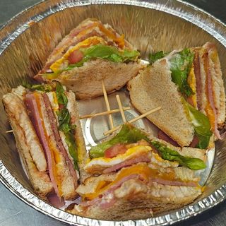 CLUB HOUSE ESTILO AMERICANO 