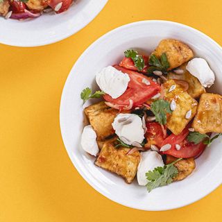 თბილი სალათი ხრაშუნა ბადრიჯნით