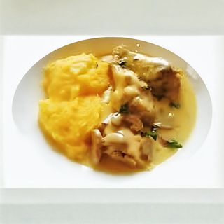 Ciulama de post cu ciuperci, alaturi de mamaliguta