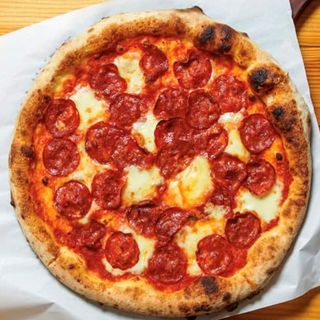 Пица Саламе пиканте " Пеперони " ( 400гр. )