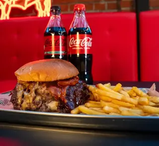 Zestaw BBQ Onion Rodeo + frytki + Cola 0.5