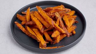 Chrupiące frytki z batatów & sos terijaki