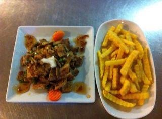 Febras Grelhadas com Molho Vinagrete e Batata Frita