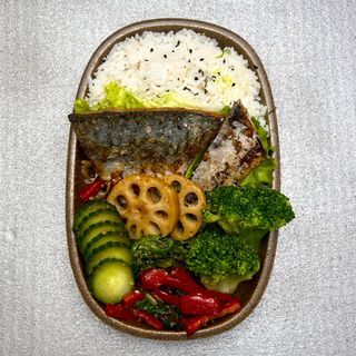 Бенто бокс със скумрия