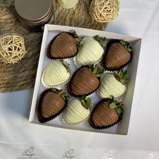 Клубника в шоколаде "День-ночь"