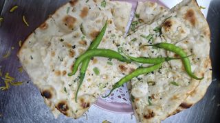 Pan Con Ajo Y Guindilla