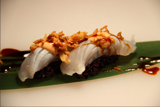 N12 Nigiri branzino scottato - 2 pezzi