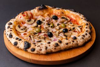 Pizza Capricciosa Napoletana