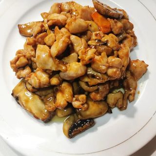 Pollo Con Champiñones