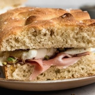 FOCACCIA (Típico pan de la cultura italiana con especias)