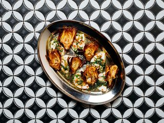 Mozzarella ze smażonymi karczochami