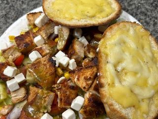 Sałatka z grilowanym kurczakiem