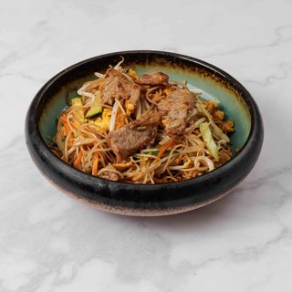 599. Spaghetti di riso con manzo