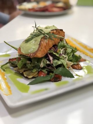 Losos svježi sa gvakamole sosem 350g