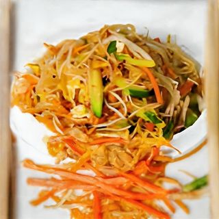 47 Spaghetti di riso con verdure e uova