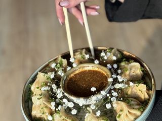 GYOZA Z WOŁOWINĄ I TRUFLAMI