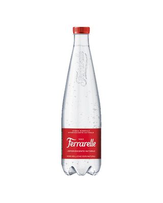 Acqua Ferrarelle in plastica