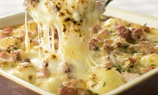 ЗАПЕКАНКА С БЕКОН И СМЕТАНА (350гр)