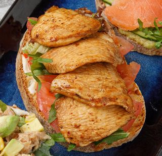 Брускетта с куриным филе