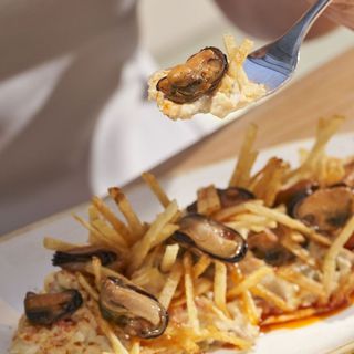 Ensaladilla rusa con mejillones y patata paja DELIVERY