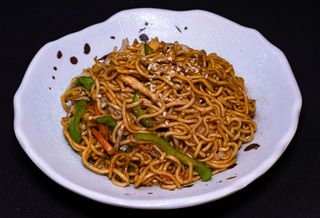 38. Yakisoba De Pollo