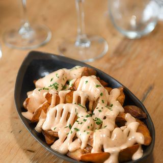 Patatas Bravas a las dos salsas