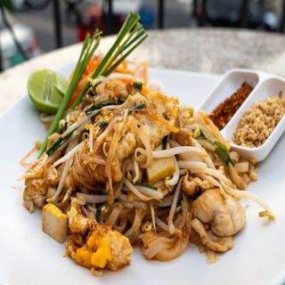 Pad Guay Teow (Pollo)