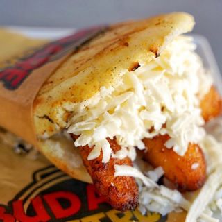Arepa de Tajadas con Queso