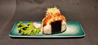 240. Salmone crudo spicy - 1 pezzo