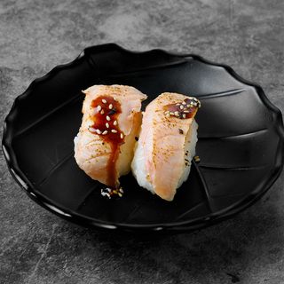 Nigiri de Salmón Flamejat 2 Piezas
