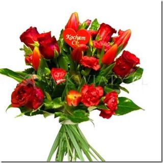 Bukiet z czerwonych róż i goździków z napisem “Kocham Cie” 