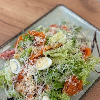 Салат Цезар з лососем