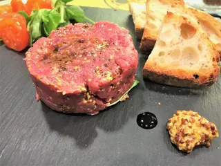 Tartare di manzo 150 g con semi di mostarda