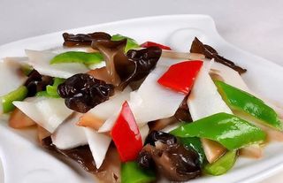山药炒木耳 Yuca china salteada con setas negras 
