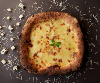 პიცა ოთხი ყველით   ნაპოლიტანური