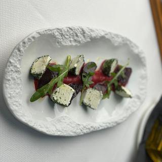 Salata cu Sfecla si Branza de Capra