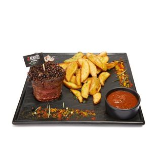 Пепер стейк із запеченою картоплею та соусом  BBQ (350Г)