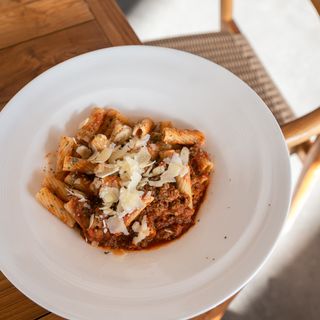Rigatoni Con Salsa Bolongesa