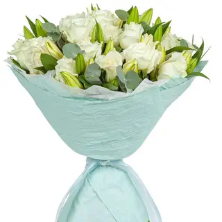 Buchet de flori cu trandfiri si crini „Grație și Delicatețe”