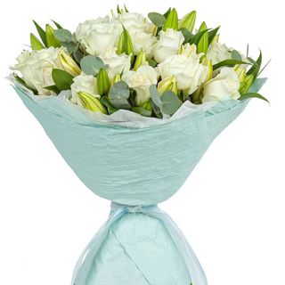 Buchet de flori cu trandfiri si crini „Grație și Delicatețe”