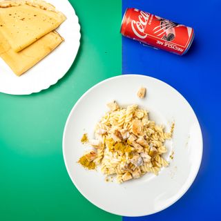 Pasta piletina sa curry + Palačinka sa eurokremom + Coca-Cola 0.33l