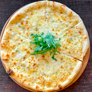 პიცა ოთხი ყველი