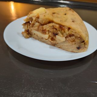 Tortilla De Brie Y Cebolla Caramelizada (Ración)