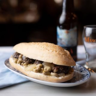 Bocadillo Figatells Y Favetes