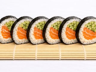 Futomaki z łososiem 6 szt.