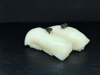 Nigiri De Pez Mantequilla Con Trufa (2 Uds.)