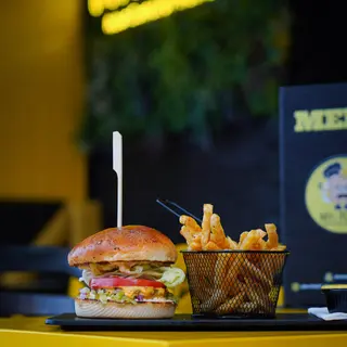TRIPLE CHEESEBURGER 