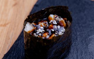 Гункан с угрем (55 г)