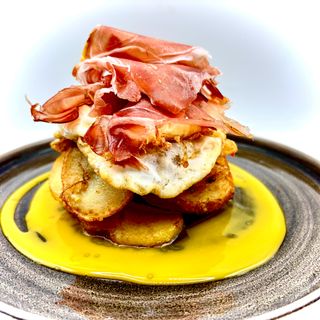 Huevos Rotos con jamón
